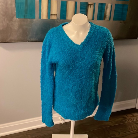 Fuzzy sweater in EUC - Picture 1 of 2
